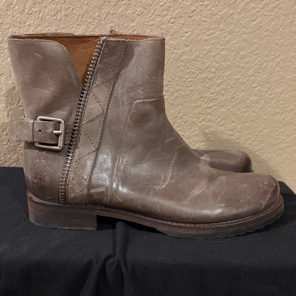 Frye Veronica Taupe Leather Moto Boots w/ Zipper Detail Size 8.5 - Picture 3 of 9